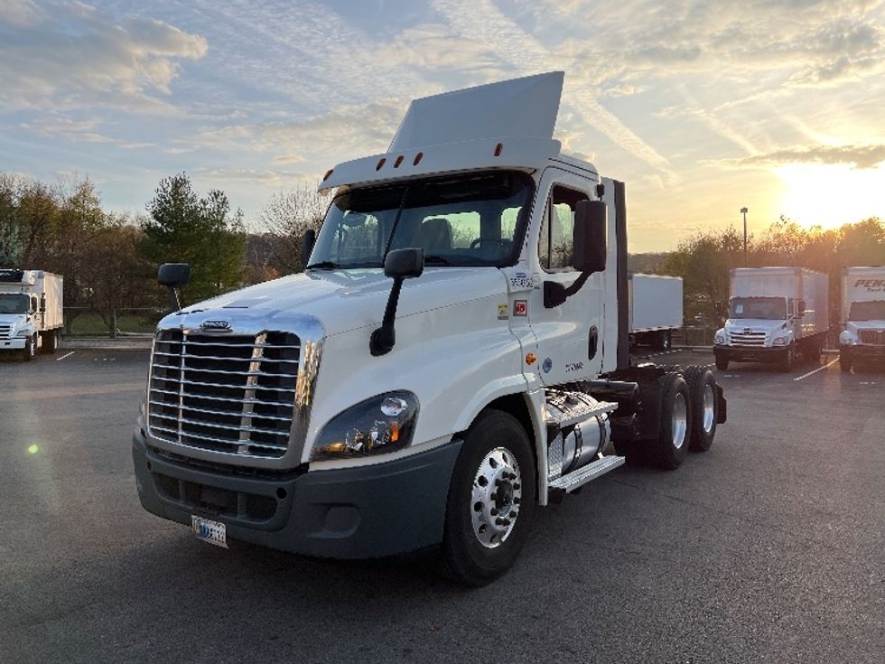2020 Freightliner Cascadia 125" Sleeper Cab photo 3