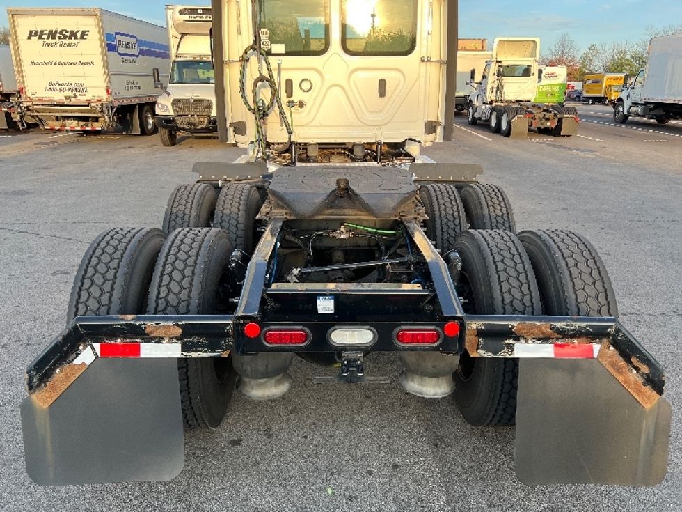 2020 Freightliner Cascadia 125" Sleeper Cab photo 6