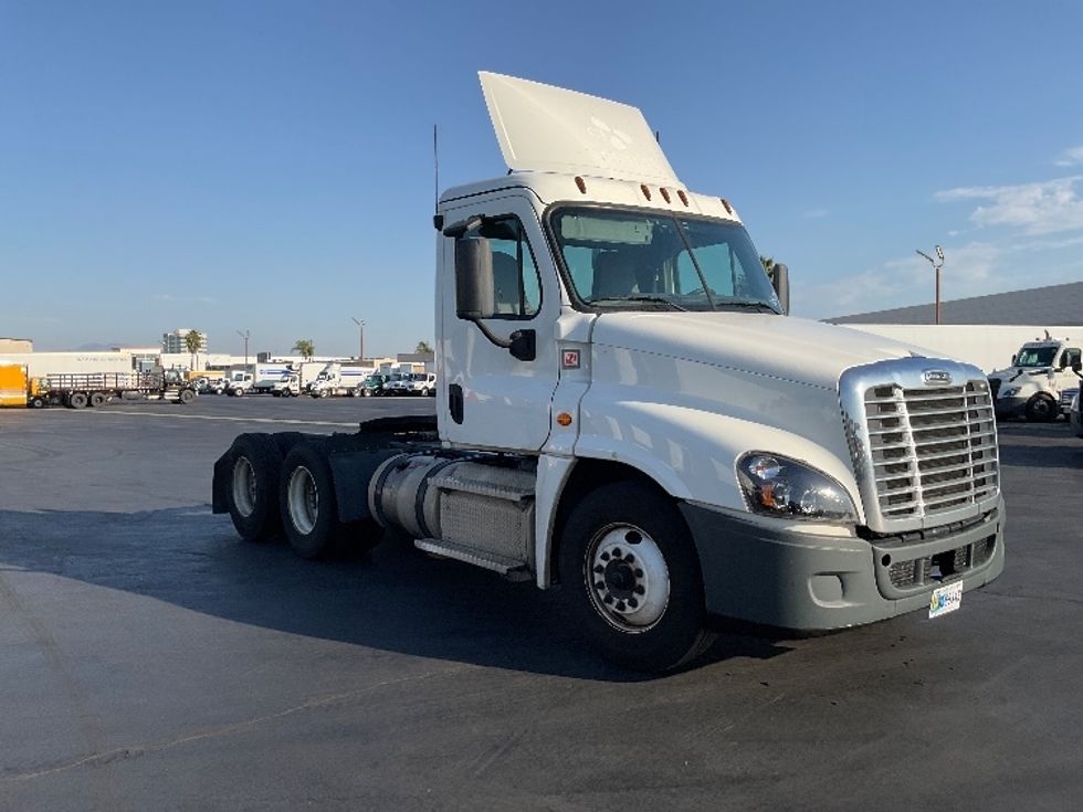 Day Cab Tractor-Heavy Duty Tractors-Freightliner-2020-Cascadia 12564ST-La Mirada-CA-152,023\n\t\tmiles-$ 60,250 - Image 1