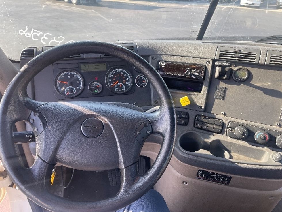 2020 Freightliner Cascadia 125" Sleeper Cab photo 10