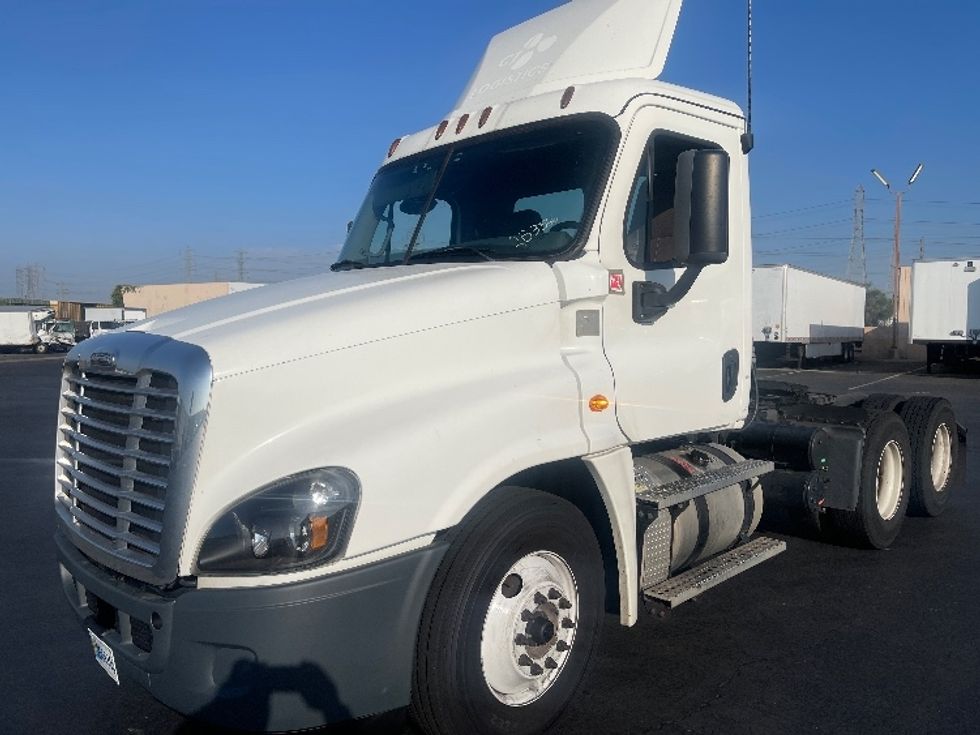 2020 Freightliner Cascadia 125" Sleeper Cab photo 3