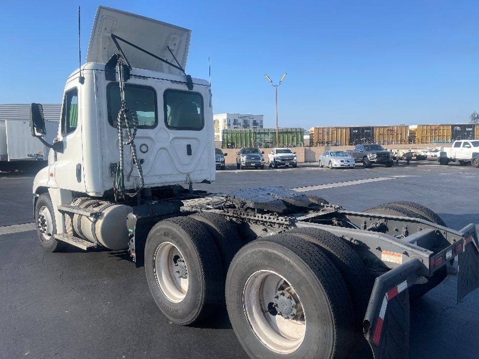 2020 Freightliner Cascadia 125" Sleeper Cab photo 5