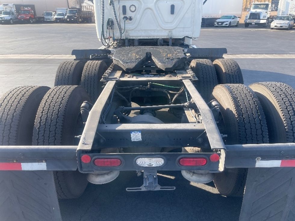 2020 Freightliner Cascadia 125" Sleeper Cab photo 6