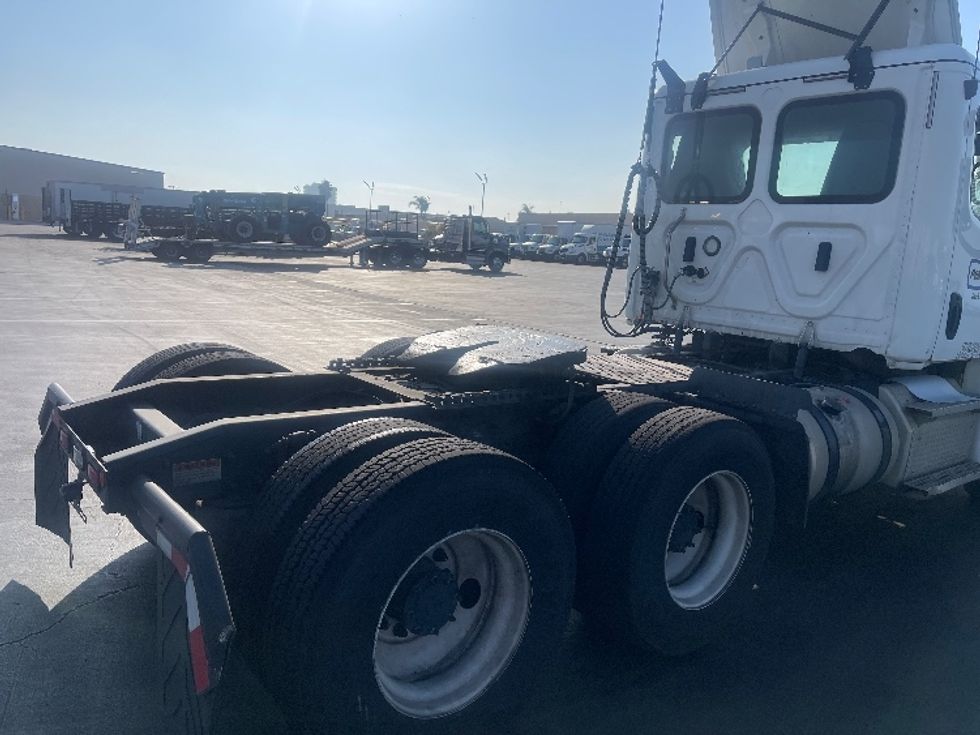 2020 Freightliner Cascadia 125" Sleeper Cab photo 7