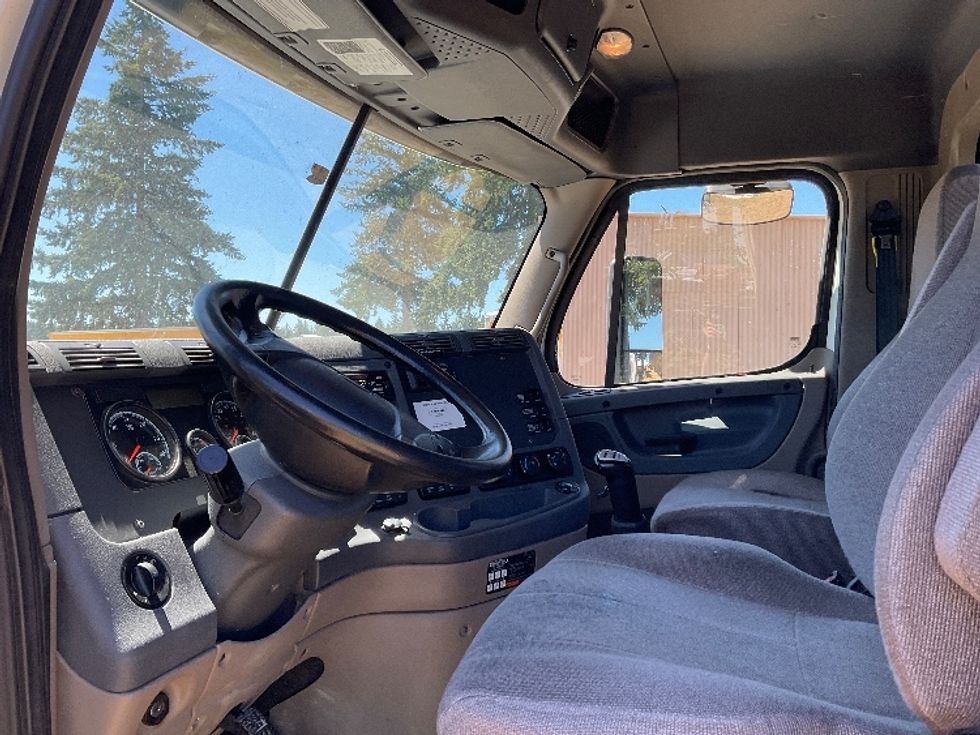 Day Cab Tractor-Heavy Duty Tractors-Freightliner-2020-Cascadia 12564ST-Lacey-WA-268,143\n\t\tmiles-$ 52,000 - Image 10