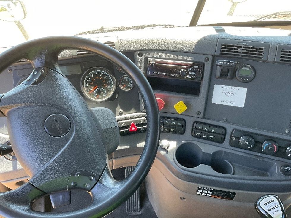 Day Cab Tractor-Heavy Duty Tractors-Freightliner-2020-Cascadia 12564ST-Lacey-WA-268,143\n\t\tmiles-$ 52,000 - Image 11