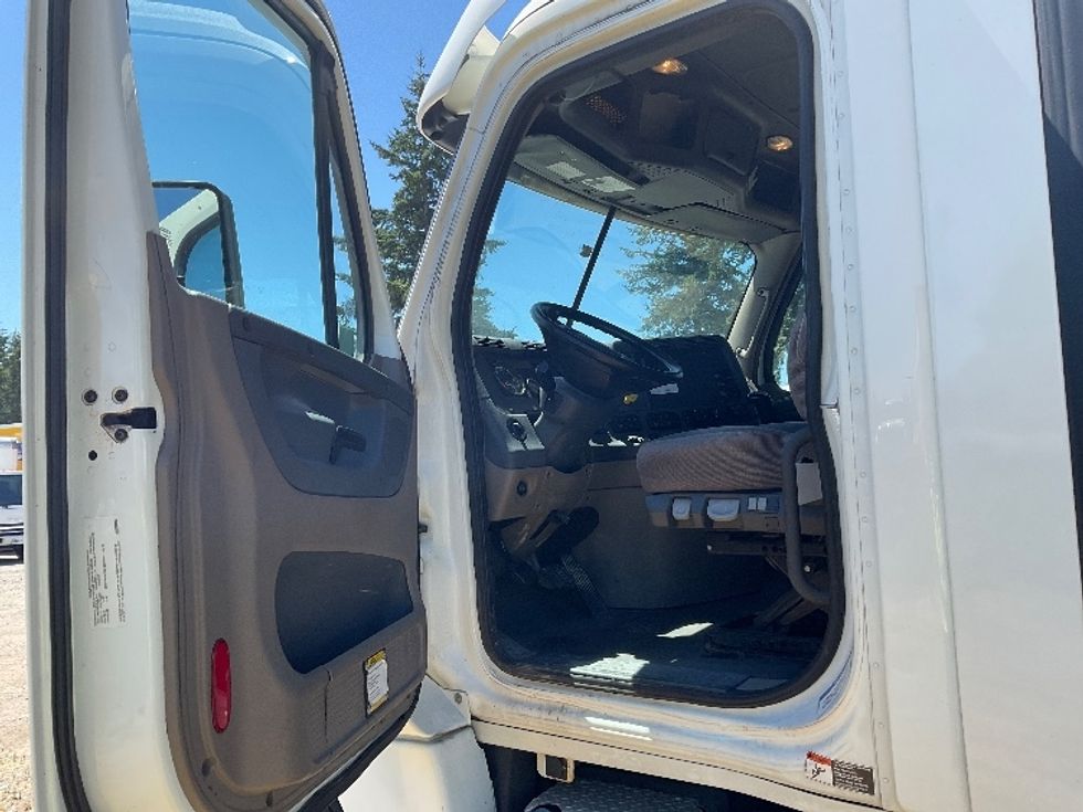 Day Cab Tractor-Heavy Duty Tractors-Freightliner-2020-Cascadia 12564ST-Lacey-WA-268,143\n\t\tmiles-$ 52,000 - Image 9