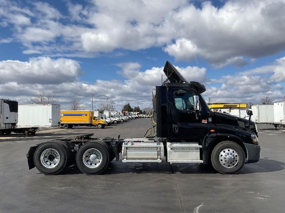 2020 Freightliner Cascadia 125" Sleeper Cab photo 8