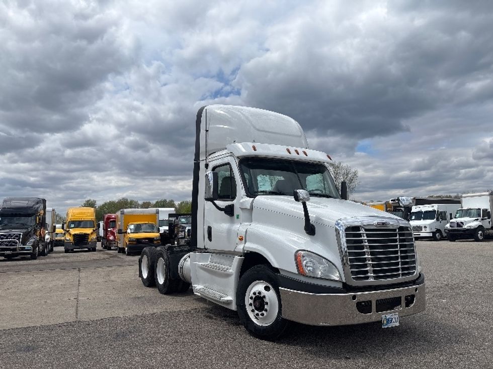 Day Cab Tractor-Heavy Duty Tractors-Freightliner-2020-Cascadia 12564ST-Lansing-MI-549,078\n\t\tmiles-$ 29,750 - Image 1