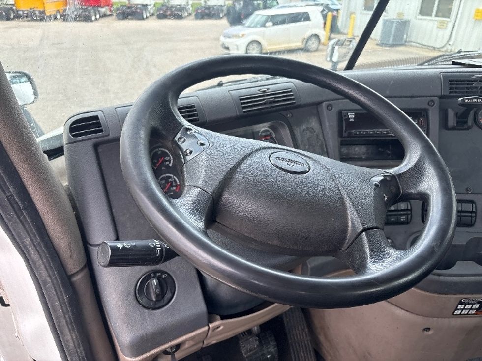 Day Cab Tractor-Heavy Duty Tractors-Freightliner-2020-Cascadia 12564ST-Lansing-MI-549,078\n\t\tmiles-$ 29,750 - Image 10