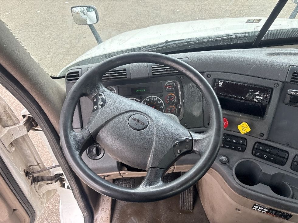 Day Cab Tractor-Heavy Duty Tractors-Freightliner-2020-Cascadia 12564ST-Lansing-MI-549,078\n\t\tmiles-$ 29,750 - Image 11