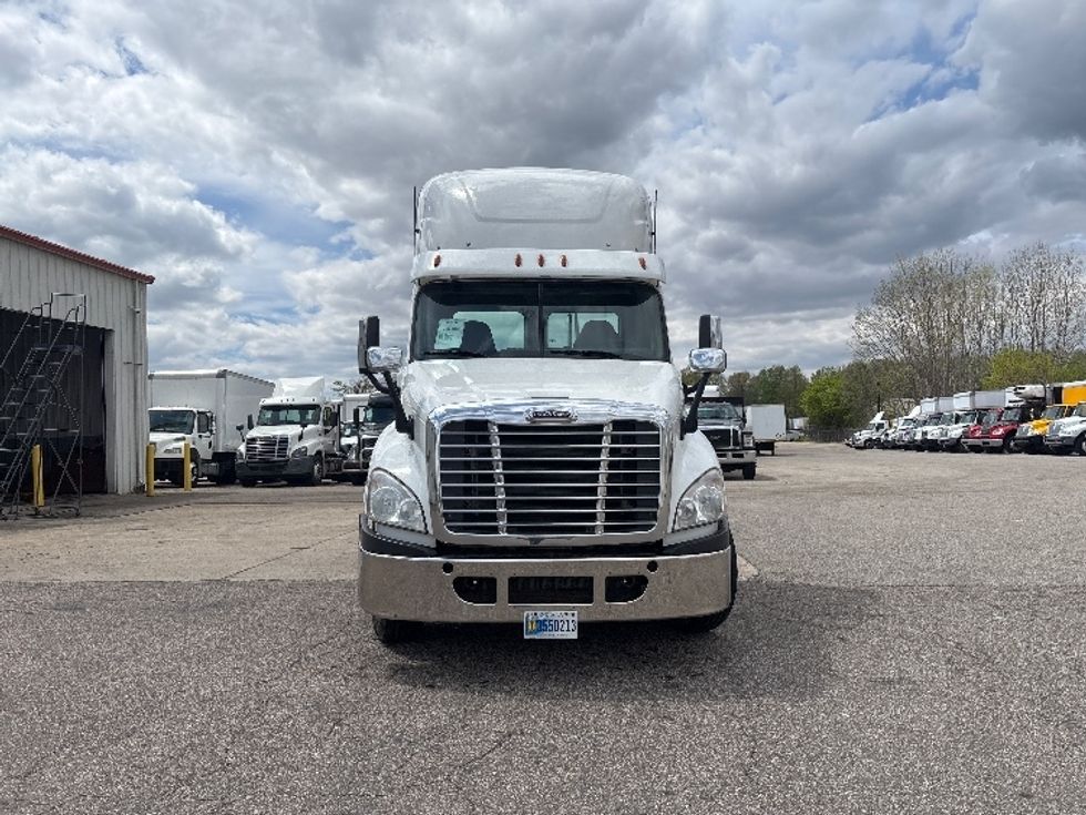 Day Cab Tractor-Heavy Duty Tractors-Freightliner-2020-Cascadia 12564ST-Lansing-MI-549,078\n\t\tmiles-$ 29,750 - Image 2