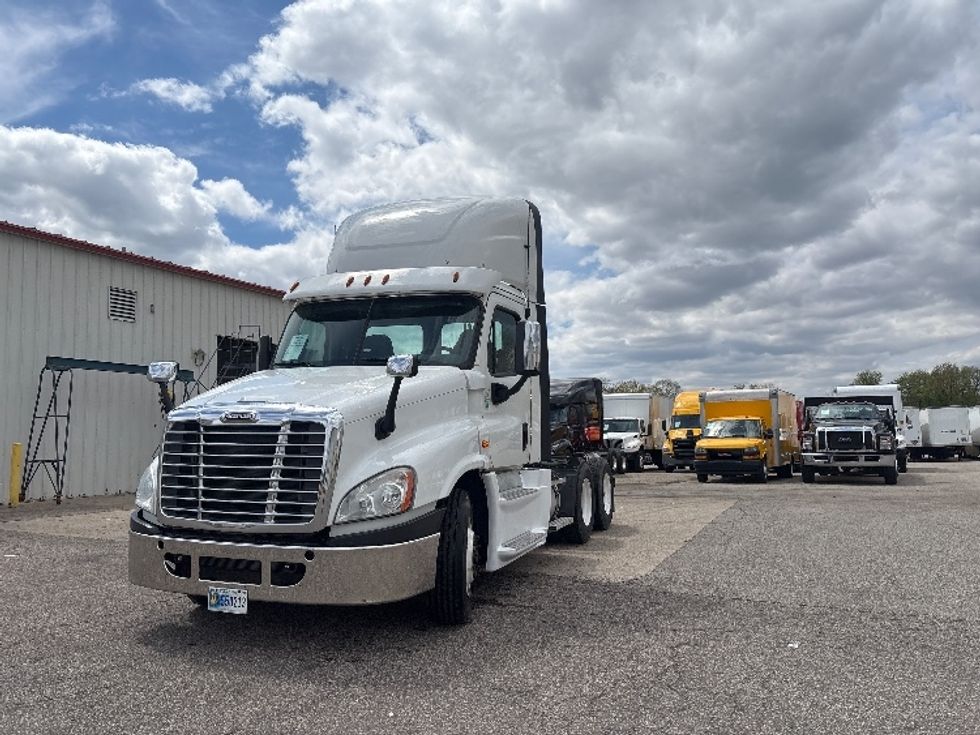Day Cab Tractor-Heavy Duty Tractors-Freightliner-2020-Cascadia 12564ST-Lansing-MI-549,078\n\t\tmiles-$ 29,750 - Image 3