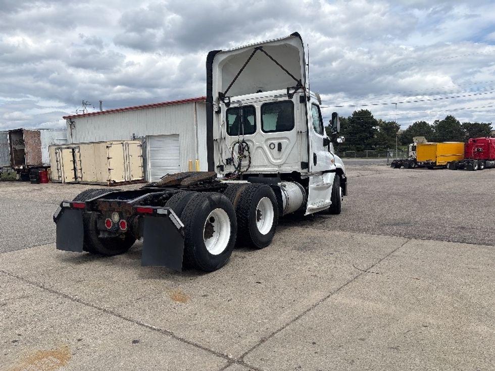 Day Cab Tractor-Heavy Duty Tractors-Freightliner-2020-Cascadia 12564ST-Lansing-MI-549,078\n\t\tmiles-$ 29,750 - Image 7