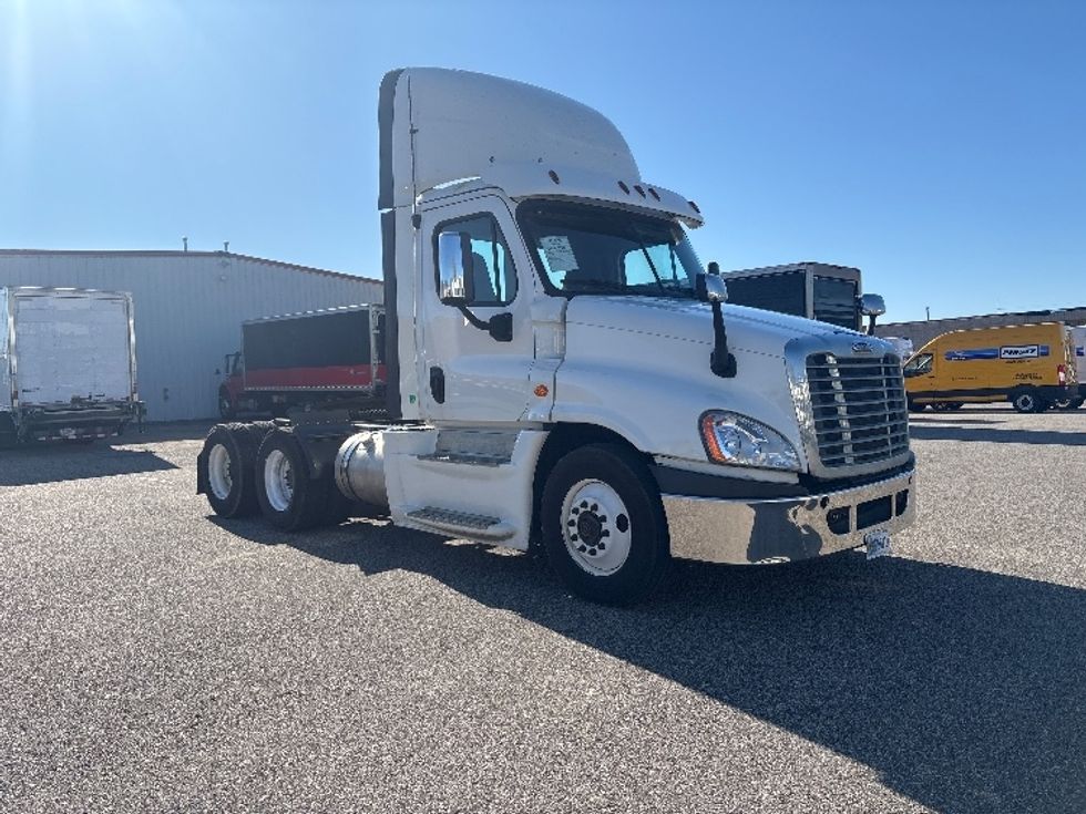 Day Cab Tractor-Heavy Duty Tractors-Freightliner-2020-Cascadia 12564ST-Lansing-MI-651,546\n\t\tmiles-$ 26,750 - Image 1