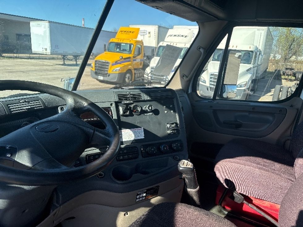 Day Cab Tractor-Heavy Duty Tractors-Freightliner-2020-Cascadia 12564ST-Lansing-MI-651,546\n\t\tmiles-$ 26,750 - Image 10