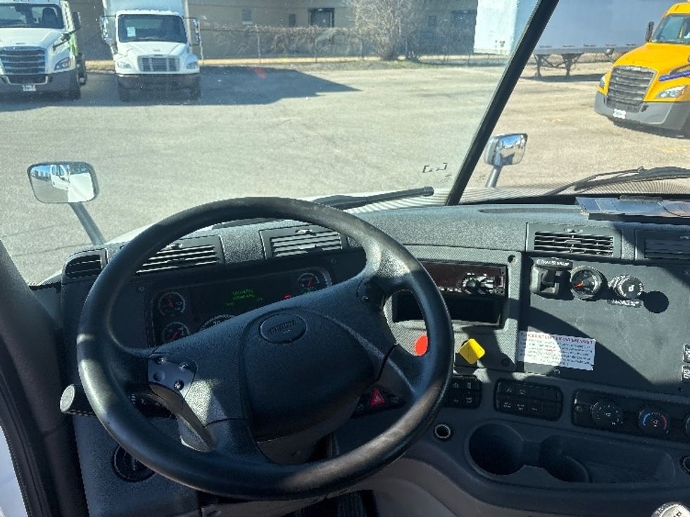 Day Cab Tractor-Heavy Duty Tractors-Freightliner-2020-Cascadia 12564ST-Lansing-MI-651,546\n\t\tmiles-$ 26,750 - Image 11