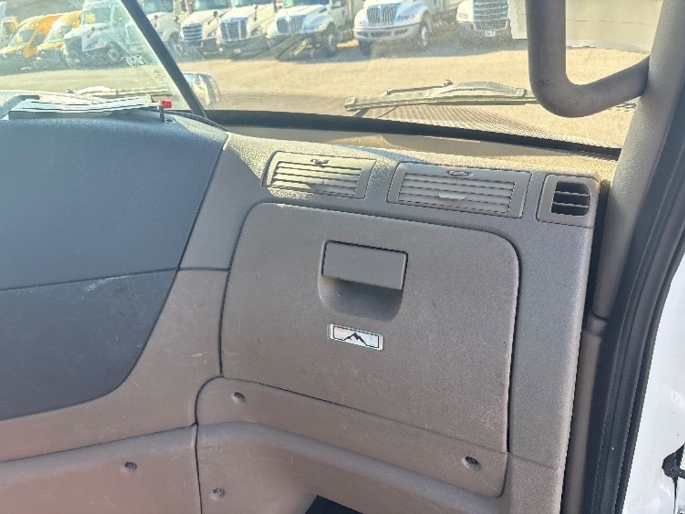 Day Cab Tractor-Heavy Duty Tractors-Freightliner-2020-Cascadia 12564ST-Lansing-MI-651,546\n\t\tmiles-$ 26,750 - Image 13