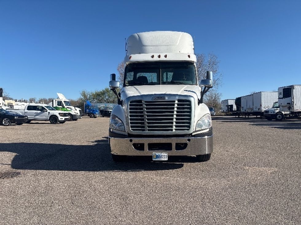 Day Cab Tractor-Heavy Duty Tractors-Freightliner-2020-Cascadia 12564ST-Lansing-MI-651,546\n\t\tmiles-$ 26,750 - Image 2