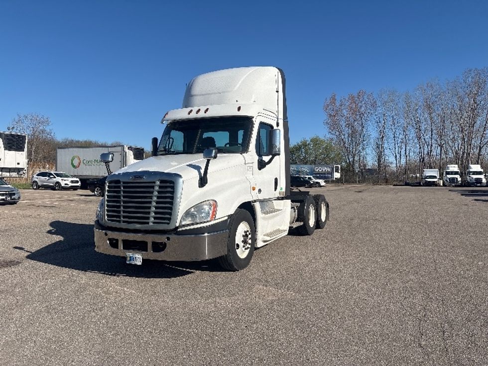 Day Cab Tractor-Heavy Duty Tractors-Freightliner-2020-Cascadia 12564ST-Lansing-MI-651,546\n\t\tmiles-$ 26,750 - Image 3