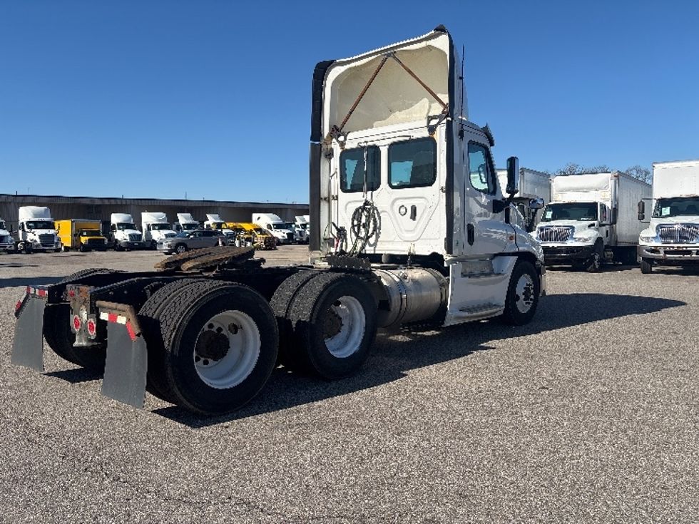 Day Cab Tractor-Heavy Duty Tractors-Freightliner-2020-Cascadia 12564ST-Lansing-MI-651,546\n\t\tmiles-$ 26,750 - Image 7