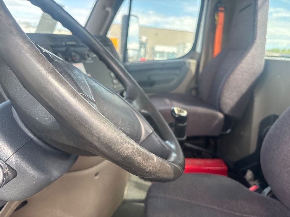 Day Cab Tractor-Heavy Duty Tractors-Freightliner-2020-Cascadia 12564ST-Lansing-MI-717,740\n\t\tmiles-$ 26,750 - Image 10