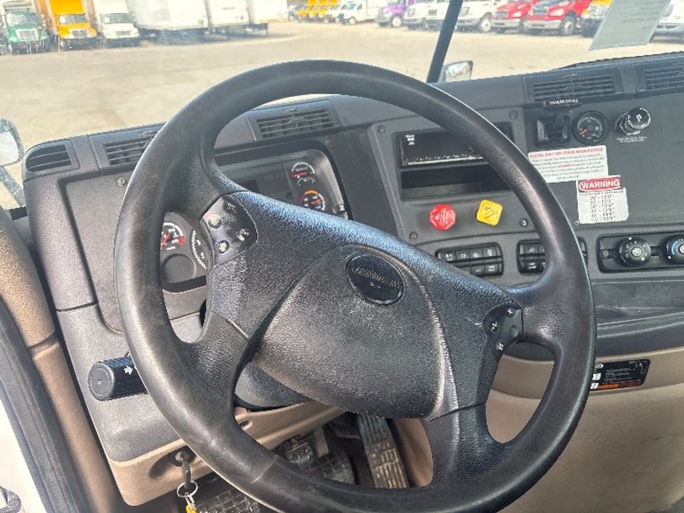 Day Cab Tractor-Heavy Duty Tractors-Freightliner-2020-Cascadia 12564ST-Lansing-MI-717,740\n\t\tmiles-$ 26,750 - Image 11