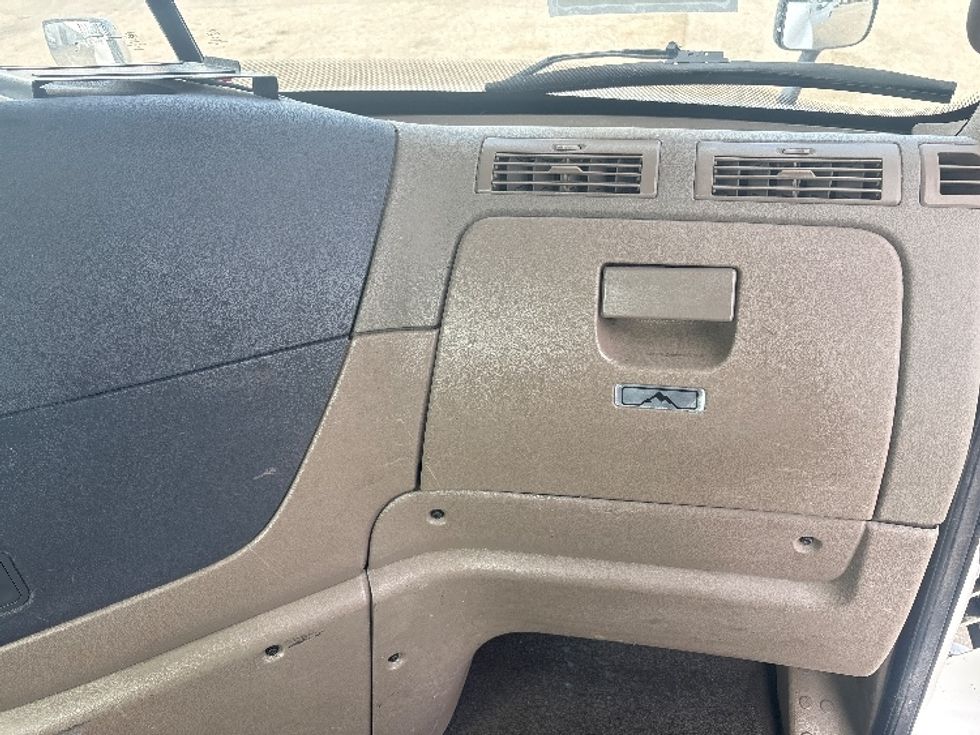 Day Cab Tractor-Heavy Duty Tractors-Freightliner-2020-Cascadia 12564ST-Lansing-MI-717,740\n\t\tmiles-$ 26,750 - Image 13