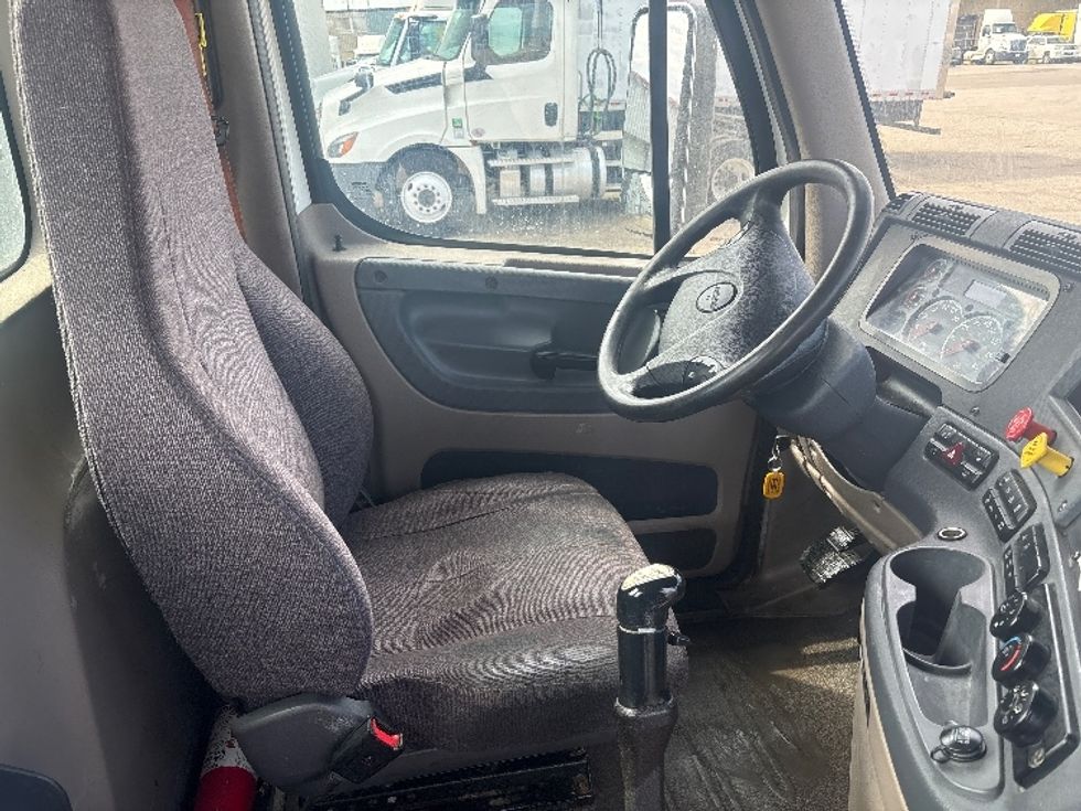Day Cab Tractor-Heavy Duty Tractors-Freightliner-2020-Cascadia 12564ST-Lansing-MI-717,740\n\t\tmiles-$ 26,750 - Image 14