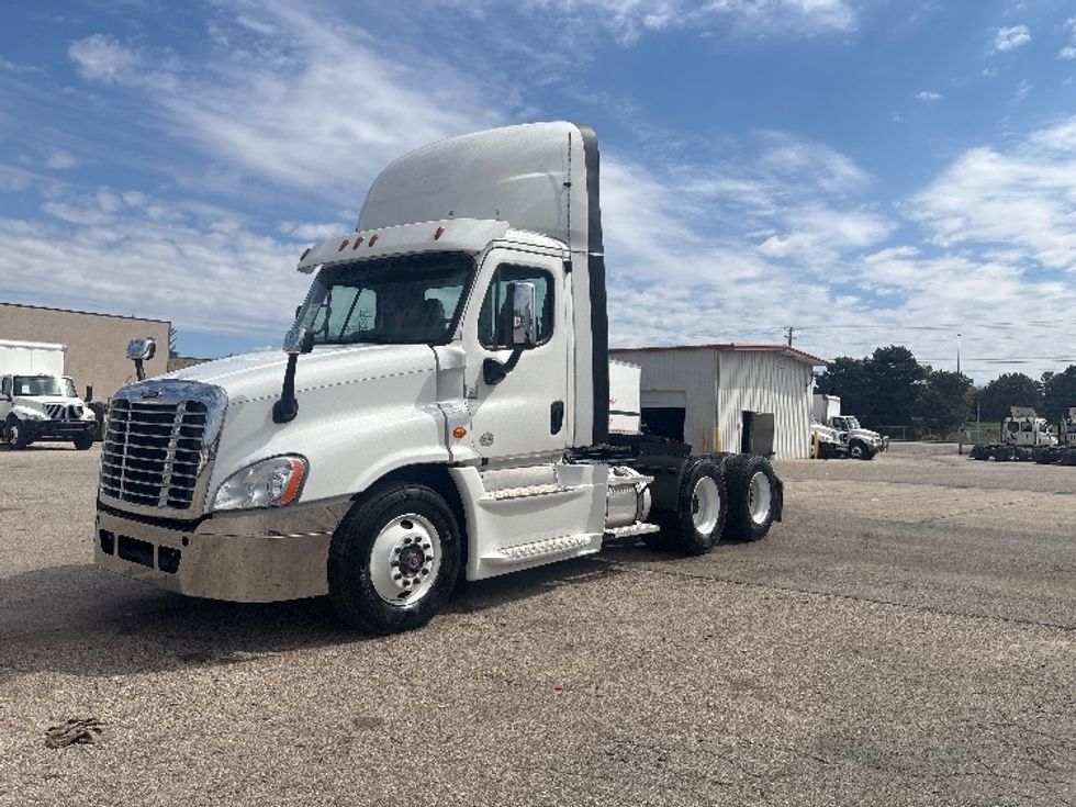 Day Cab Tractor-Heavy Duty Tractors-Freightliner-2020-Cascadia 12564ST-Lansing-MI-717,740\n\t\tmiles-$ 26,750 - Image 3