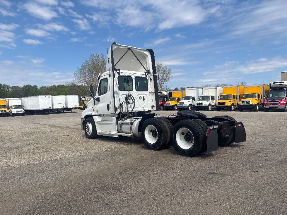 Day Cab Tractor-Heavy Duty Tractors-Freightliner-2020-Cascadia 12564ST-Lansing-MI-717,740\n\t\tmiles-$ 26,750 - Image 5