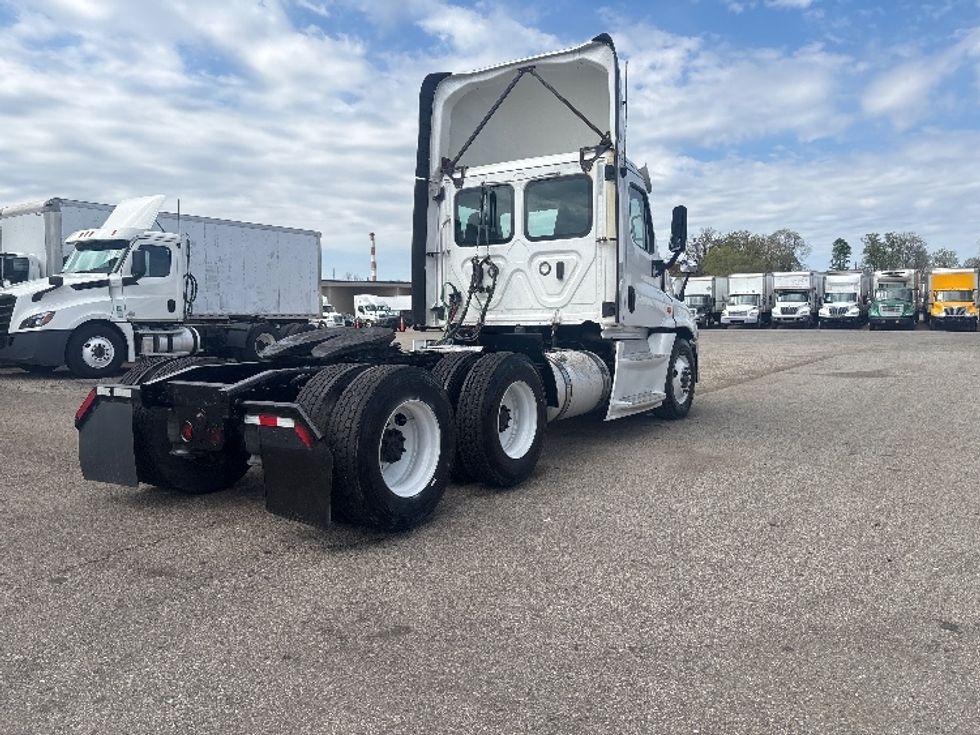 Day Cab Tractor-Heavy Duty Tractors-Freightliner-2020-Cascadia 12564ST-Lansing-MI-717,740\n\t\tmiles-$ 26,750 - Image 7