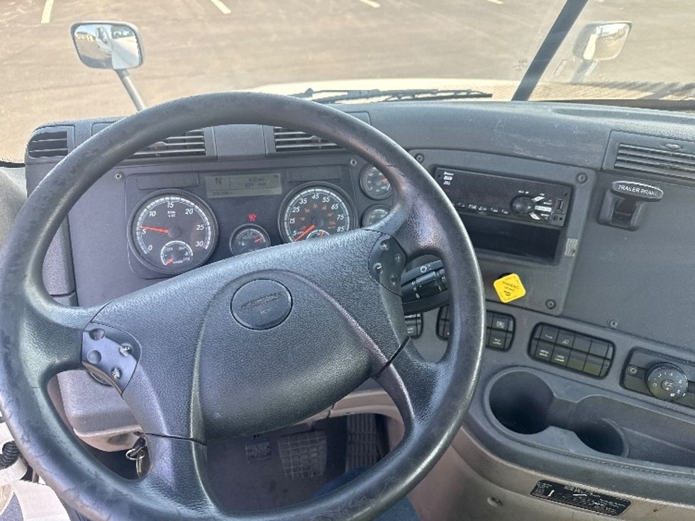 Day Cab Tractor-Heavy Duty Tractors-Freightliner-2020-Cascadia 12564ST-Linden-NJ-258,546\n\t\tmiles-$ 54,250 - Image 11