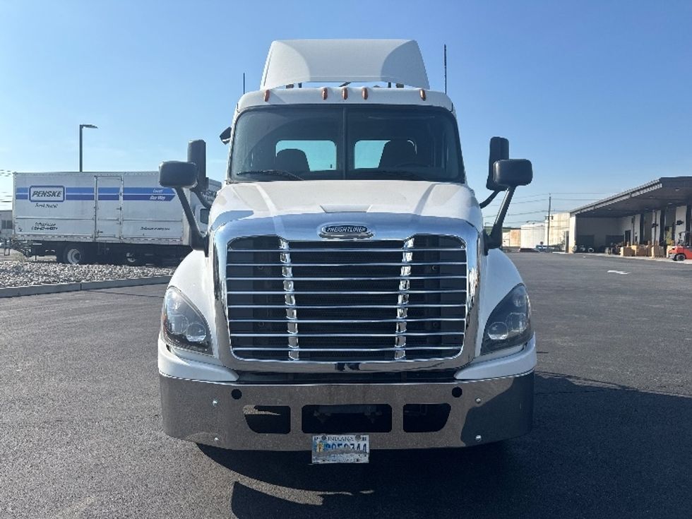 Day Cab Tractor-Heavy Duty Tractors-Freightliner-2020-Cascadia 12564ST-Linden-NJ-258,546\n\t\tmiles-$ 54,250 - Image 2