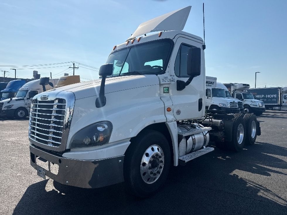Day Cab Tractor-Heavy Duty Tractors-Freightliner-2020-Cascadia 12564ST-Linden-NJ-258,546\n\t\tmiles-$ 54,250 - Image 3