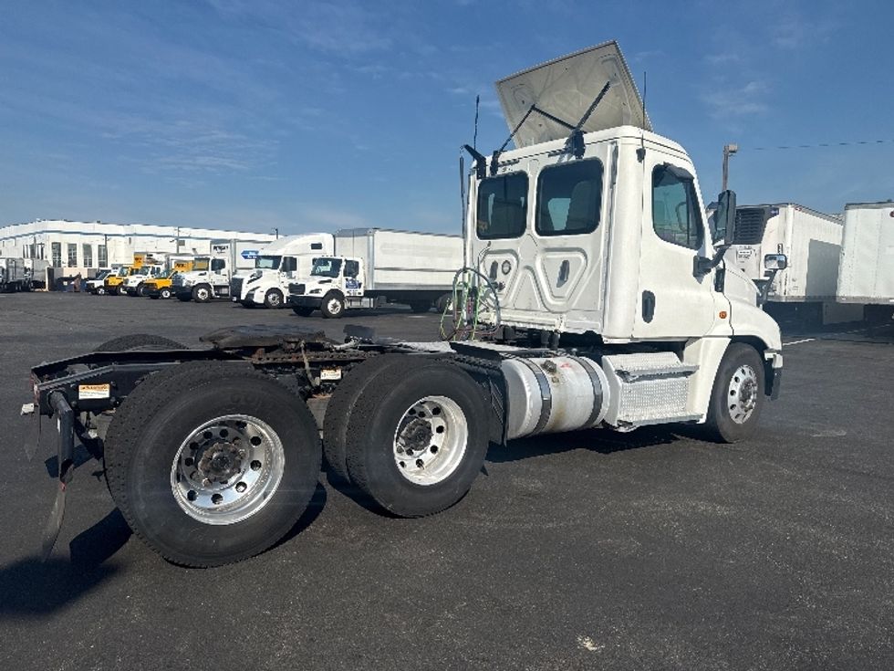 Day Cab Tractor-Heavy Duty Tractors-Freightliner-2020-Cascadia 12564ST-Linden-NJ-258,546\n\t\tmiles-$ 54,250 - Image 7