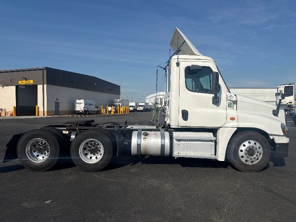 Day Cab Tractor-Heavy Duty Tractors-Freightliner-2020-Cascadia 12564ST-Linden-NJ-258,546\n\t\tmiles-$ 54,250 - Image 8