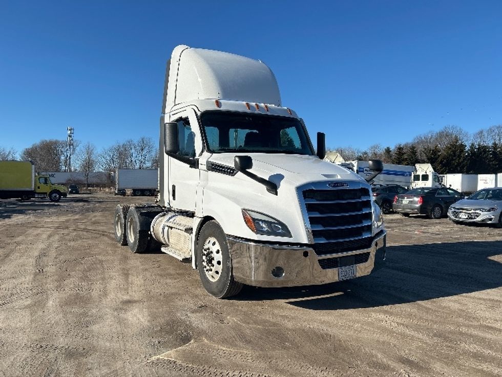 Day Cab Tractor-Heavy Duty Tractors-Freightliner-2020-Cascadia 12564ST-Londonderry-NH-470,027\n\t\tmiles-$ 37,750 - Image 1