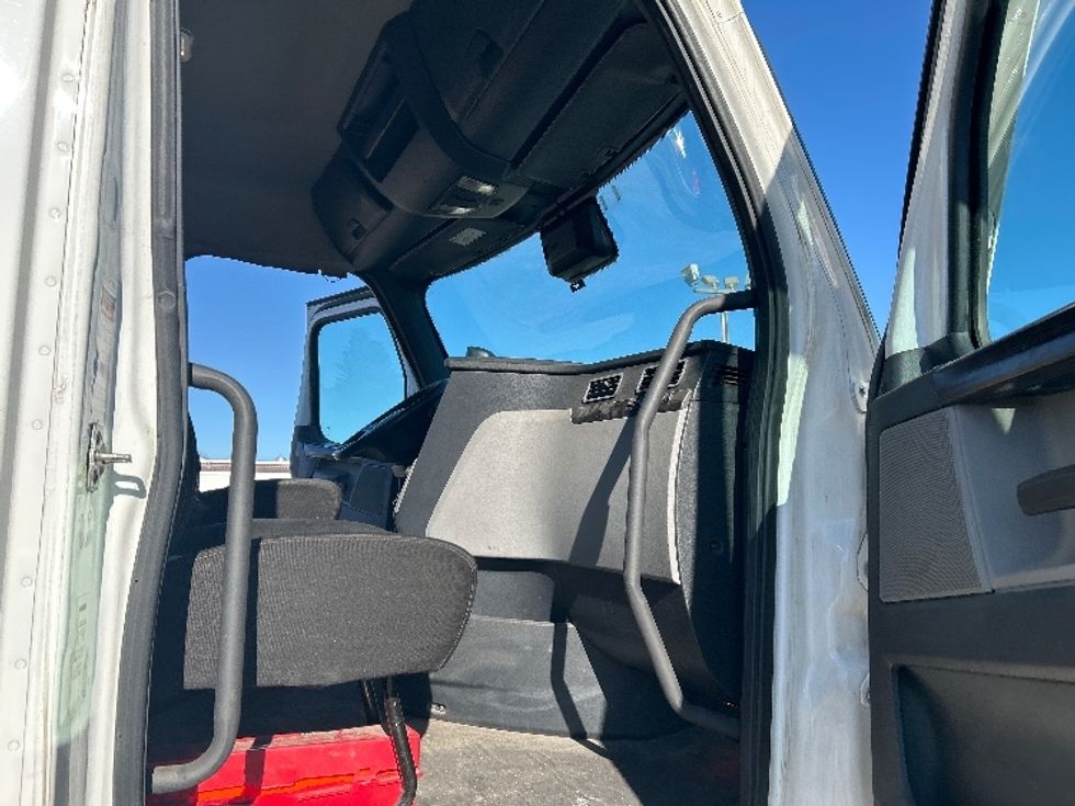 Day Cab Tractor-Heavy Duty Tractors-Freightliner-2020-Cascadia 12564ST-Londonderry-NH-470,027\n\t\tmiles-$ 37,750 - Image 12