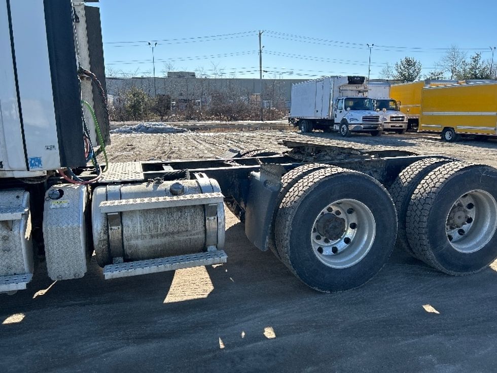 Day Cab Tractor-Heavy Duty Tractors-Freightliner-2020-Cascadia 12564ST-Londonderry-NH-470,027\n\t\tmiles-$ 37,750 - Image 17