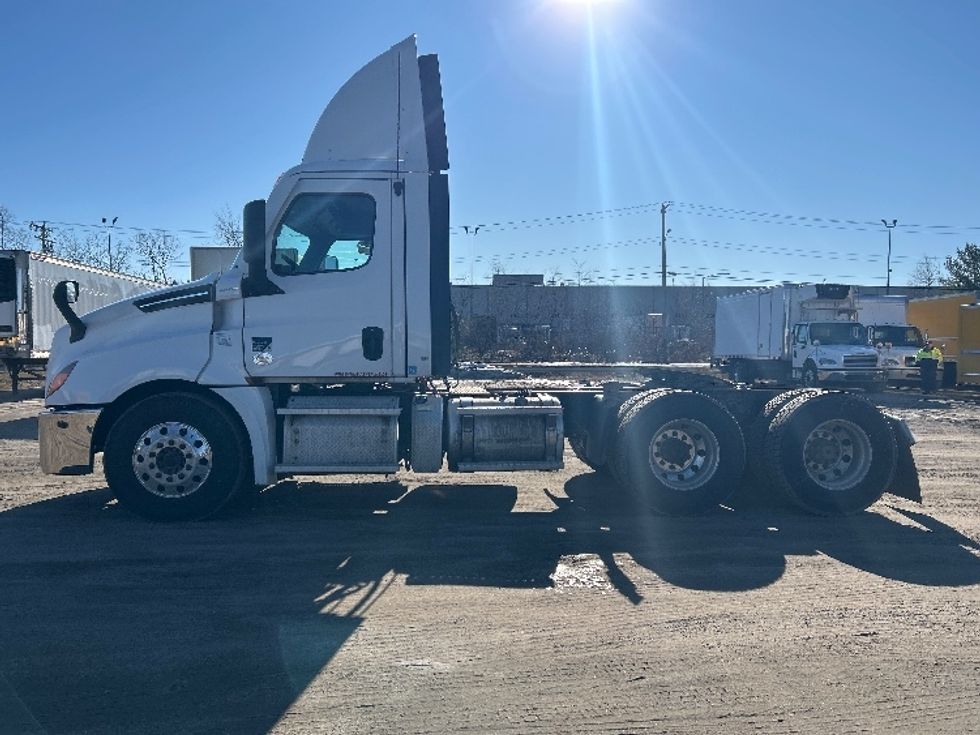 Day Cab Tractor-Heavy Duty Tractors-Freightliner-2020-Cascadia 12564ST-Londonderry-NH-470,027\n\t\tmiles-$ 37,750 - Image 4