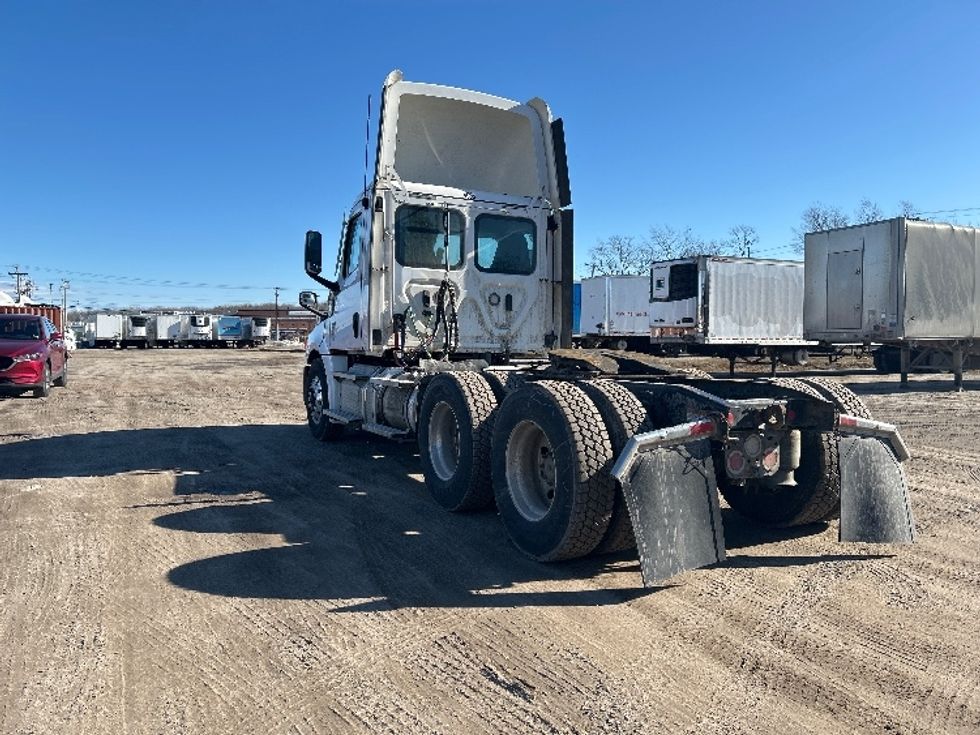 Day Cab Tractor-Heavy Duty Tractors-Freightliner-2020-Cascadia 12564ST-Londonderry-NH-470,027\n\t\tmiles-$ 37,750 - Image 5