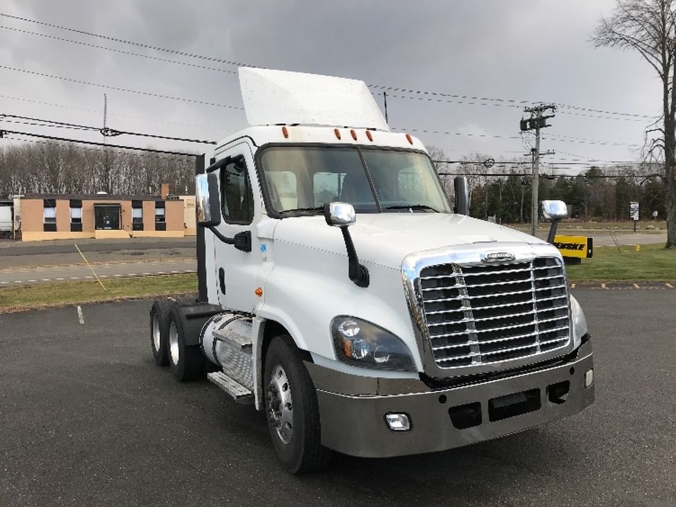 Day Cab Tractor-Heavy Duty Tractors-Freightliner-2020-Cascadia 12564ST-Londonderry-NH-492,442\n\t\tmiles-$ 35,000 - Image 1