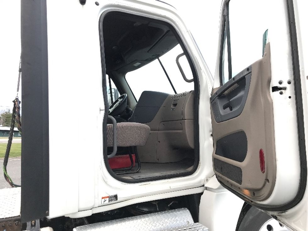 Day Cab Tractor-Heavy Duty Tractors-Freightliner-2020-Cascadia 12564ST-Londonderry-NH-492,442\n\t\tmiles-$ 35,000 - Image 12