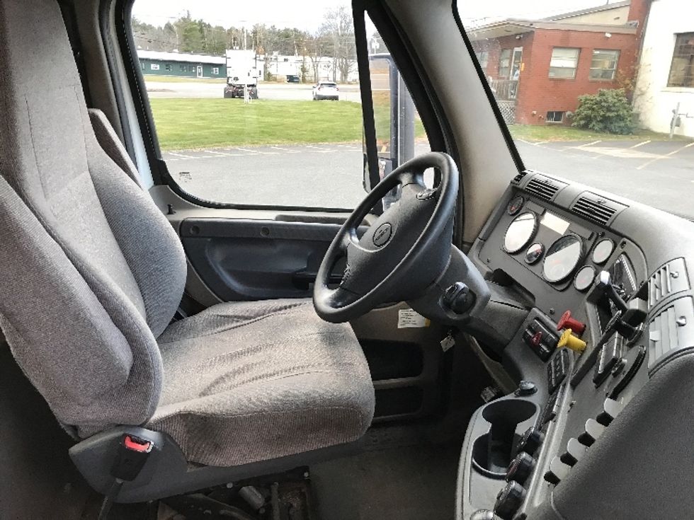 Day Cab Tractor-Heavy Duty Tractors-Freightliner-2020-Cascadia 12564ST-Londonderry-NH-492,442\n\t\tmiles-$ 35,000 - Image 14
