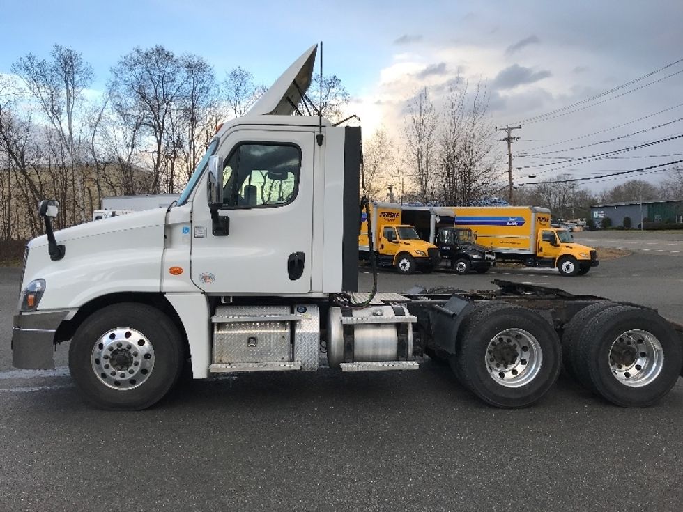 Day Cab Tractor-Heavy Duty Tractors-Freightliner-2020-Cascadia 12564ST-Londonderry-NH-492,442\n\t\tmiles-$ 35,000 - Image 4