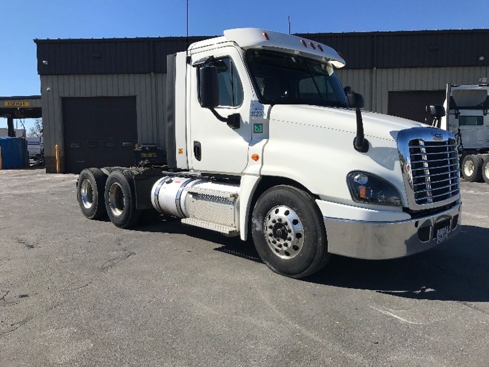 Day Cab Tractor-Heavy Duty Tractors-Freightliner-2020-Cascadia 12564ST-Londonderry-NH-543,067\n\t\tmiles-$ 39,000 - Image 1