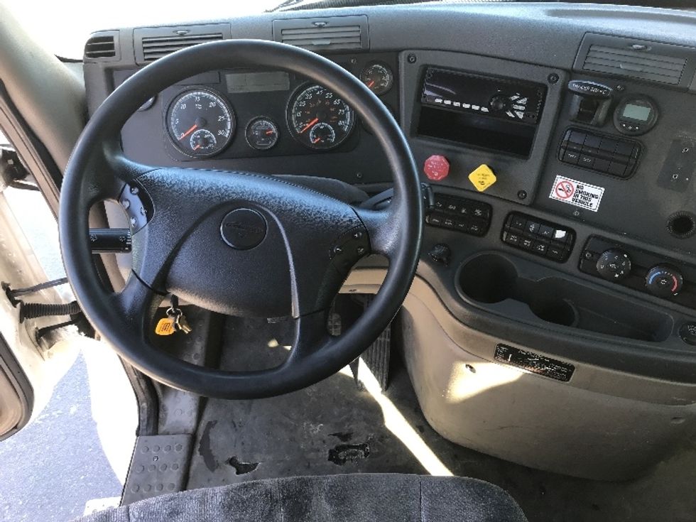 2020 Freightliner Cascadia 125" Sleeper Cab photo 9