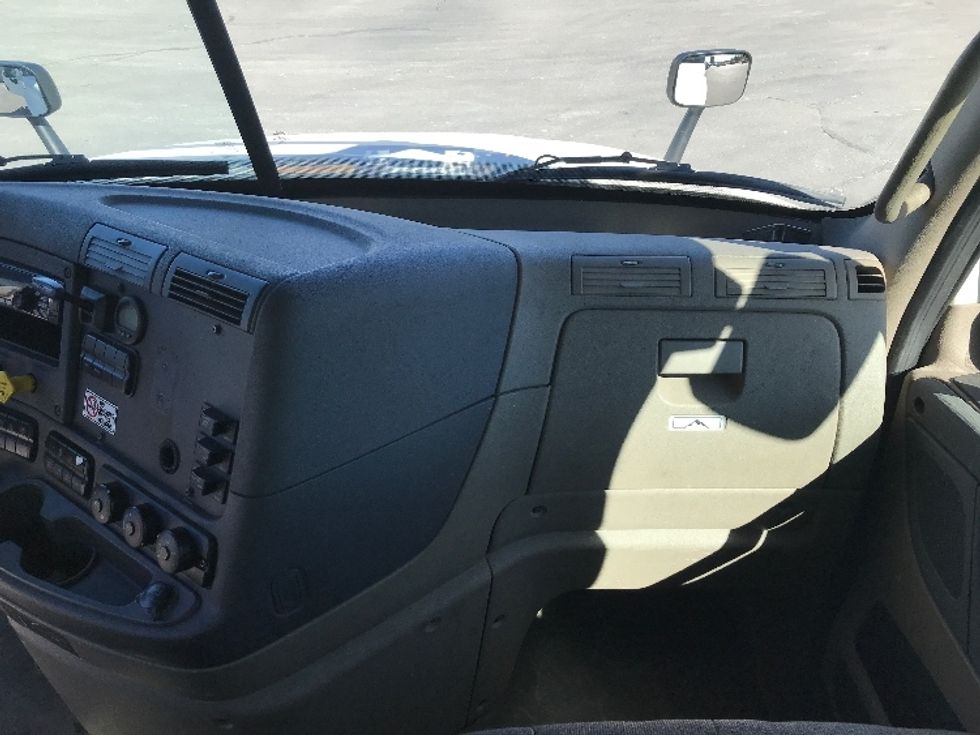 2020 Freightliner Cascadia 125" Sleeper Cab photo 11