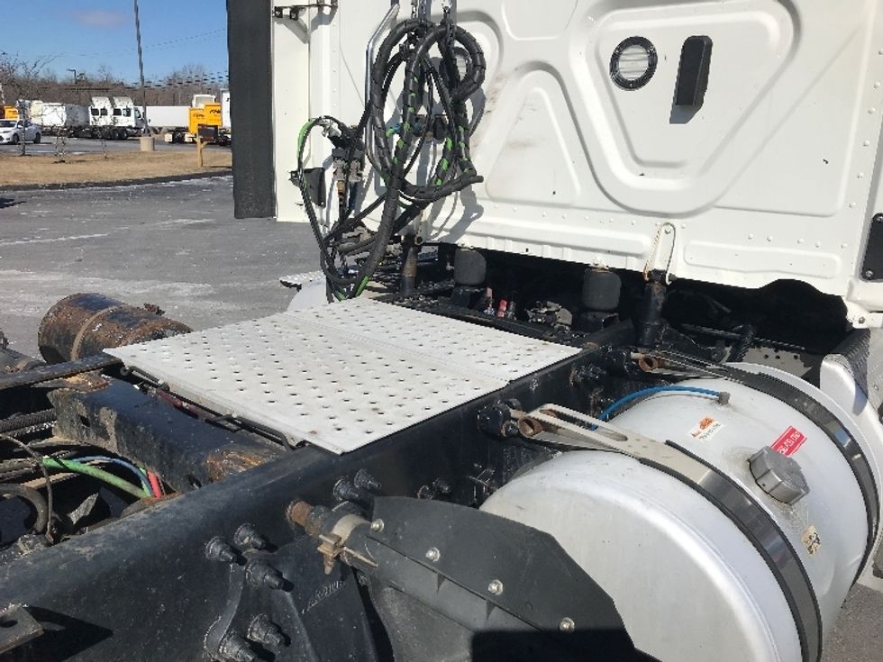 2020 Freightliner Cascadia 125" Sleeper Cab photo 13